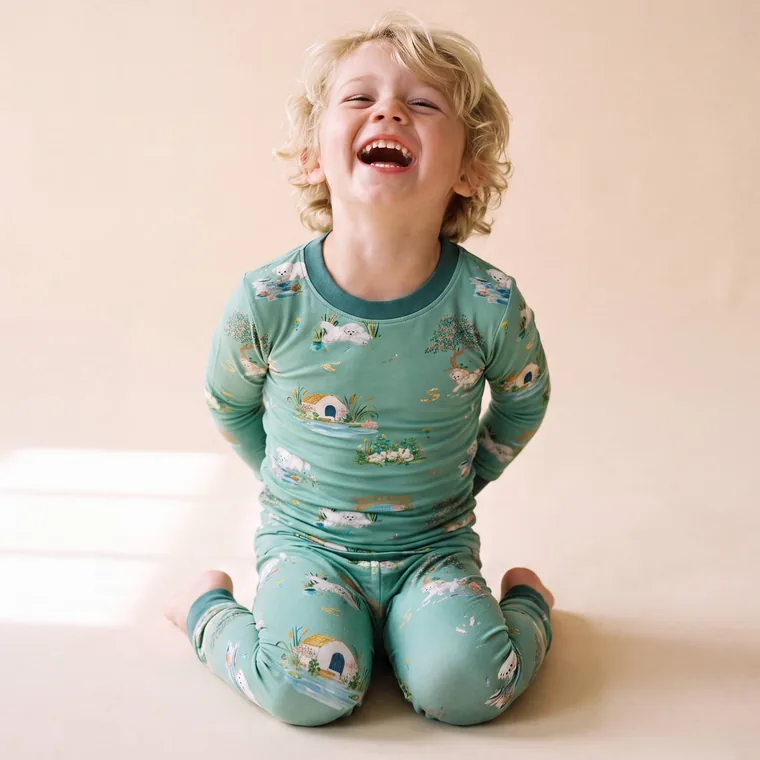 Puppy Lake bamboo long sleeve pajama set — model